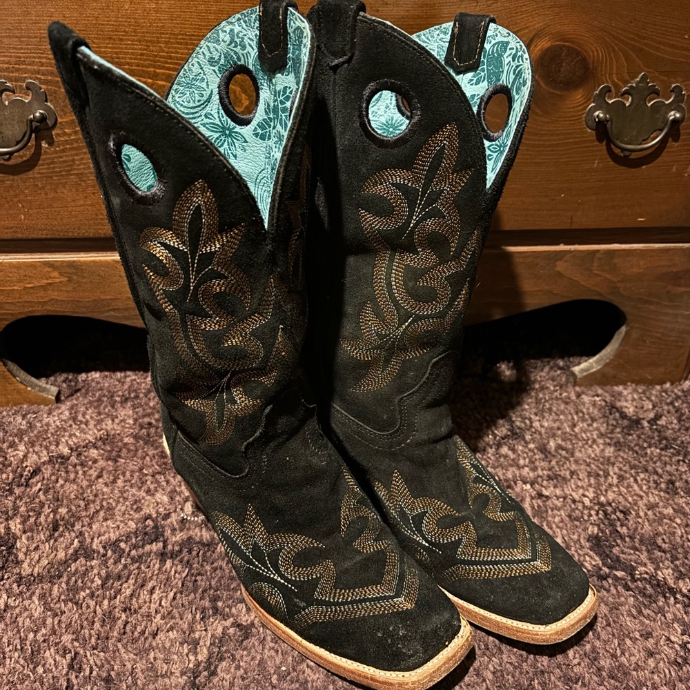 Black corral suede boots